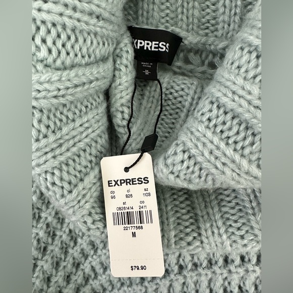 Women’s blue chunky knit sweater size medium. New with tags - Picture 2 of 2